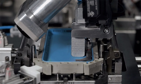 揭秘：iPhone5C的塑料外壳是怎么生产的？